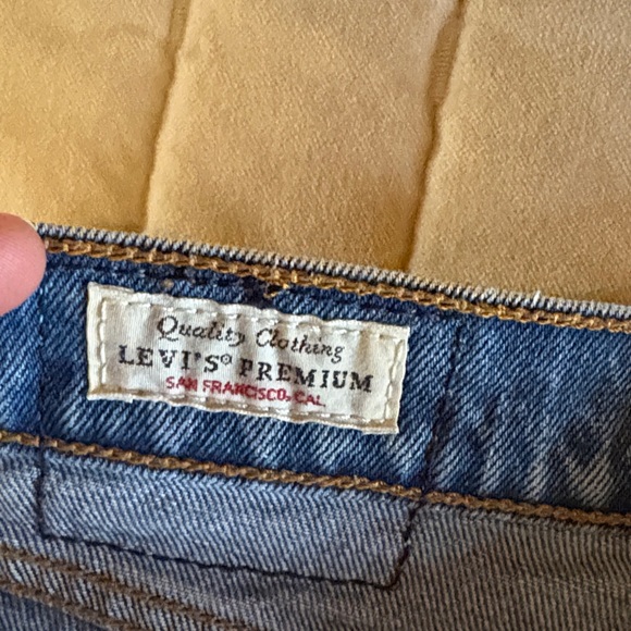 Levi's Women's Light Blue Denim Jean Ribcage Shorts - Picture 5 of 6